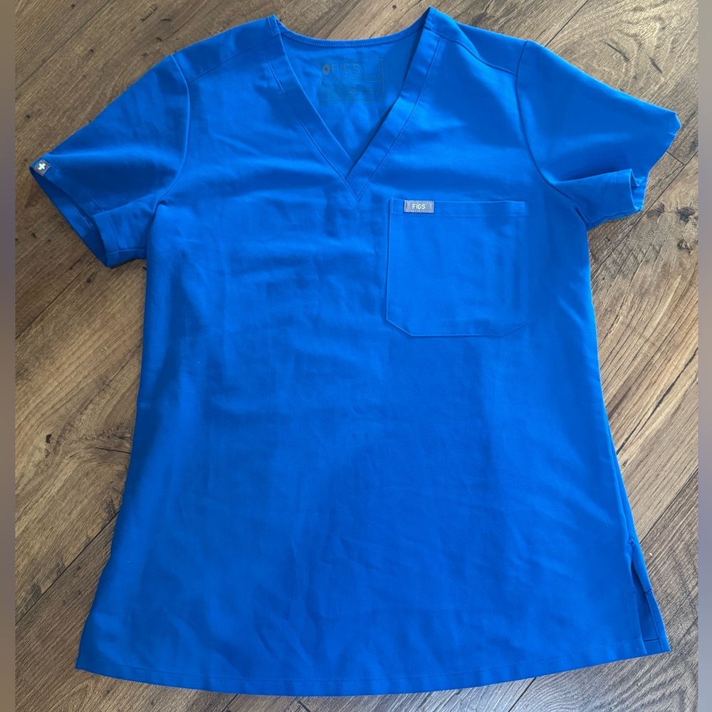 FIGS Catarina women’s scrub top in Royal Blue size XS
